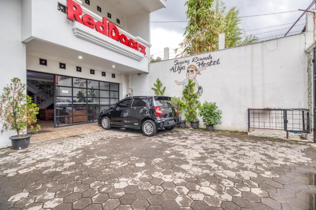 Reddoorz Hostel Near Stadion Mandala Krida Yogya Джокьякарта Экстерьер фото