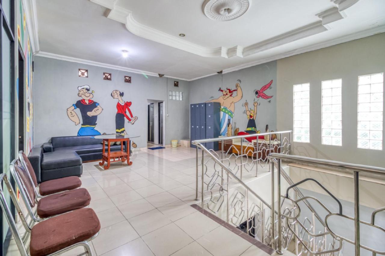 Reddoorz Hostel Near Stadion Mandala Krida Yogya Джокьякарта Экстерьер фото