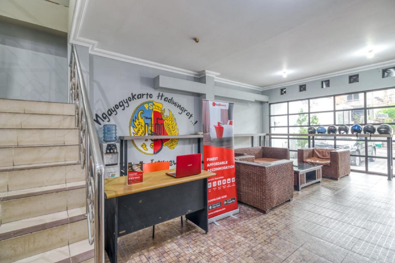 Reddoorz Hostel Near Stadion Mandala Krida Yogya Джокьякарта Экстерьер фото