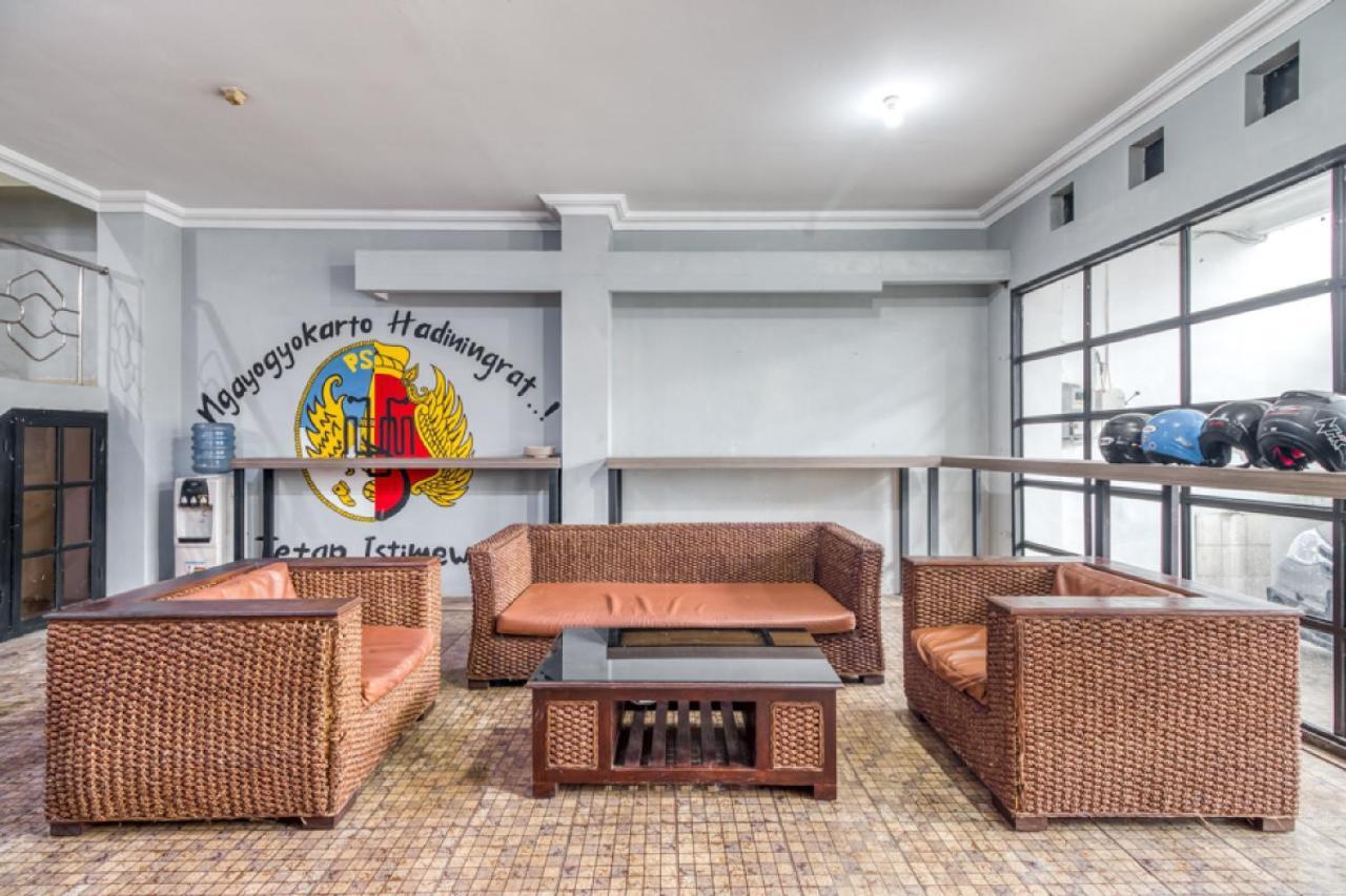 Reddoorz Hostel Near Stadion Mandala Krida Yogya Джокьякарта Экстерьер фото